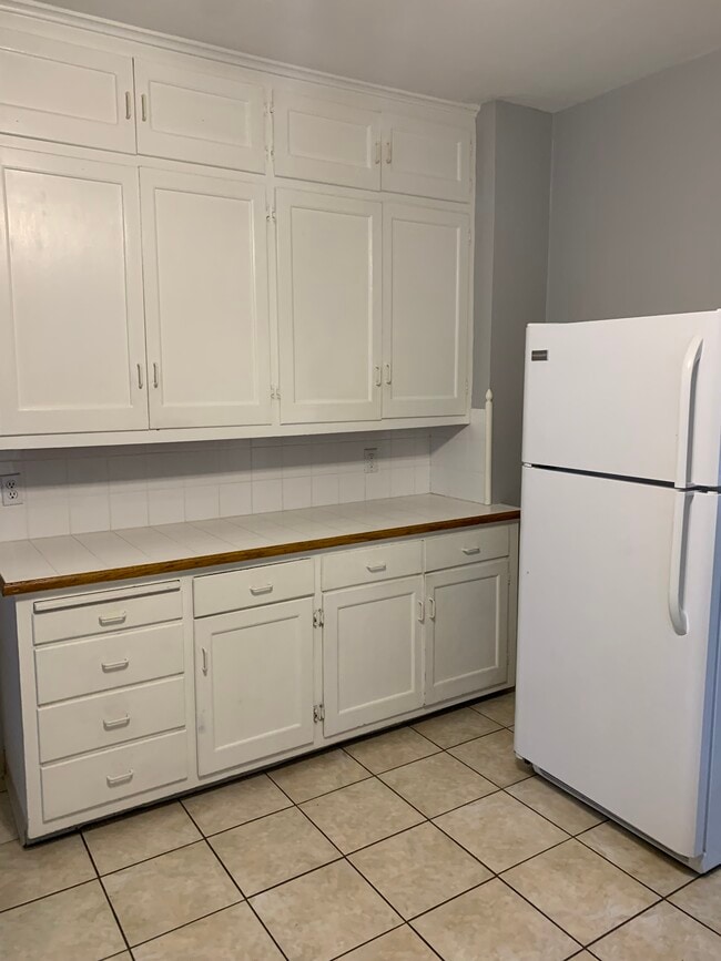 Building Photo - 2118 Clarence Ave