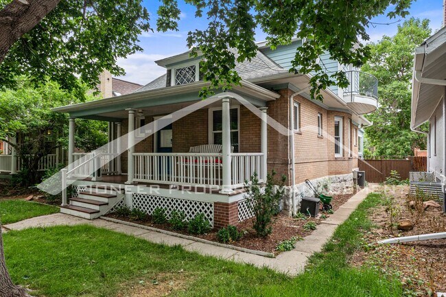 Foto del edificio - Spacious Home with Fenced Yard and Washer/...
