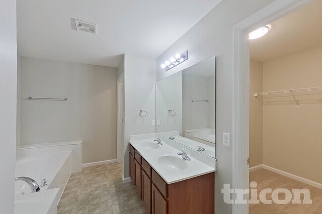 Foto del edificio - 322 Burning Brook Dr