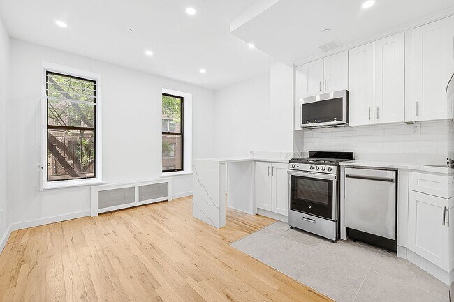 Building Photo - 27 W 84th St