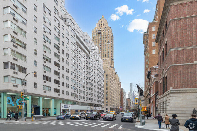 Building Photo - Residences at Carlyle Hotel