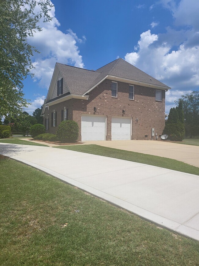 Building Photo - 305 St Martins Pl