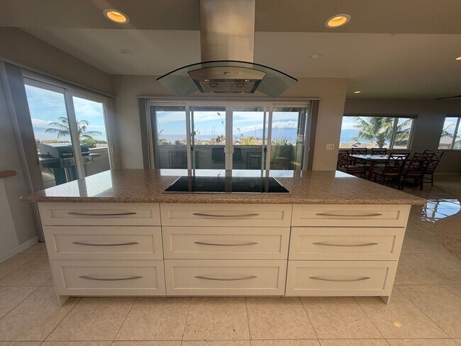 Foto del edificio - Furnished Kahana Ridge Four Bedroom