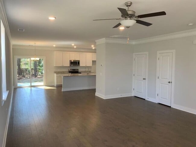 Building Photo - 1053 Rosa Green Rd