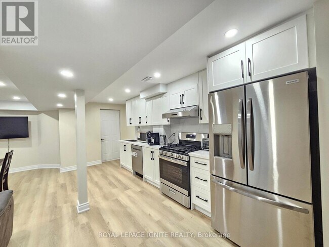 Building Photo - 6 Timmins St