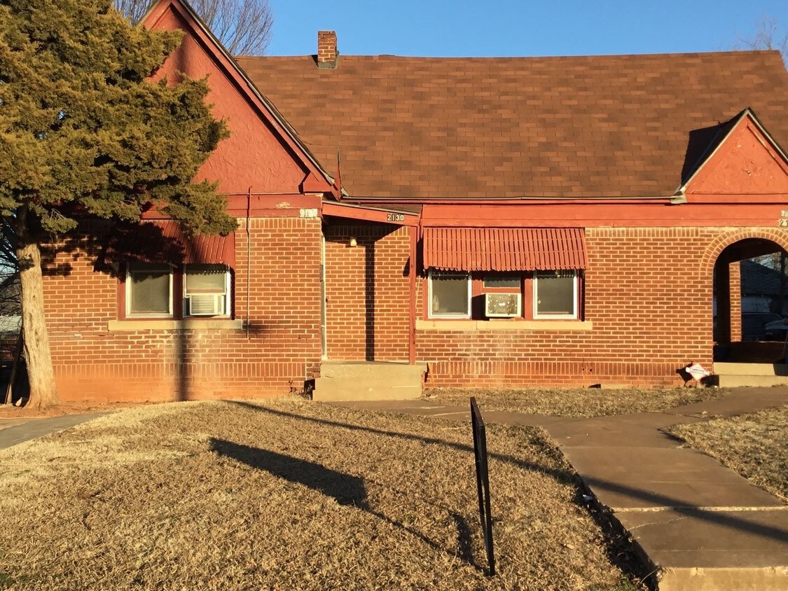 Primary Photo - 2130 N Stonewall Ave