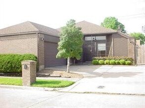 Building Photo - 8018 Cobblefield Ln