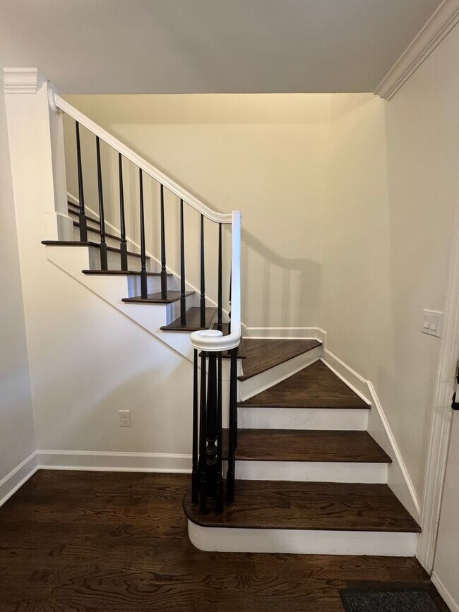 Foto del edificio - Nice Brick 2/2.5 Townhome in Atlanta- $2,750