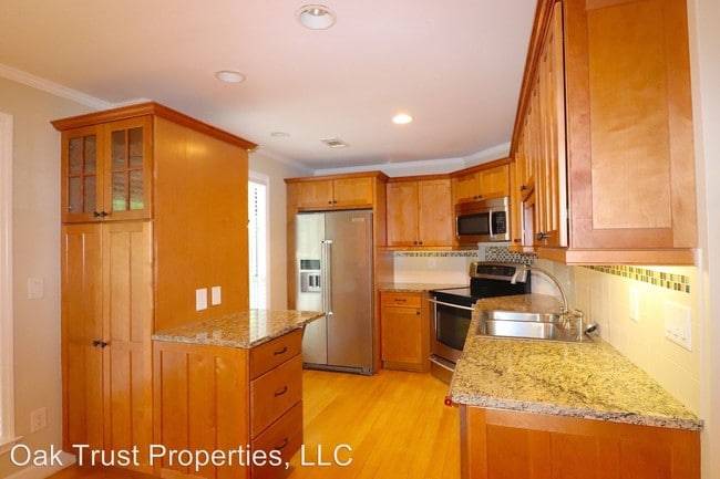 Building Photo - 2 br, 2 bath House - 7945 Edgebrook Unit C