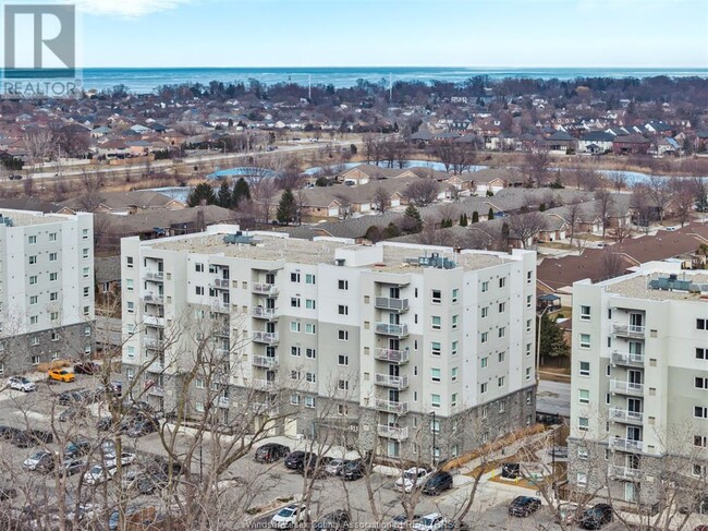 Building Photo - 1611 Banwell Rd