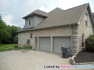 Building Photo - 242 Ridgewater Way
