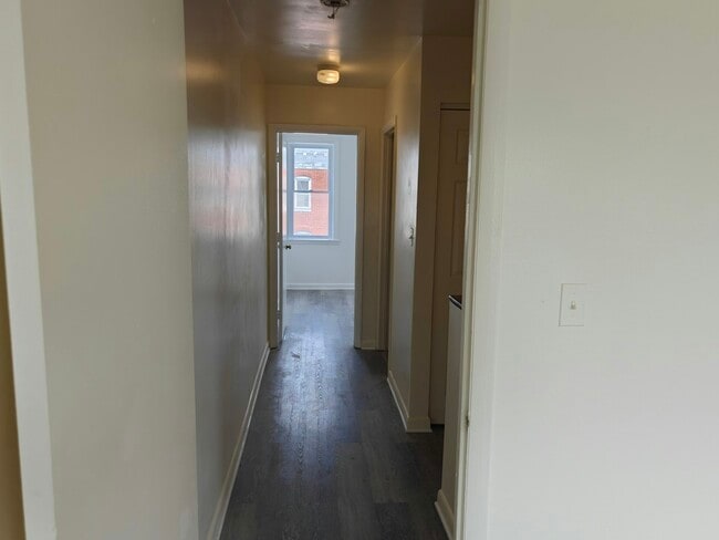 Building Photo - 1336 N Carey St