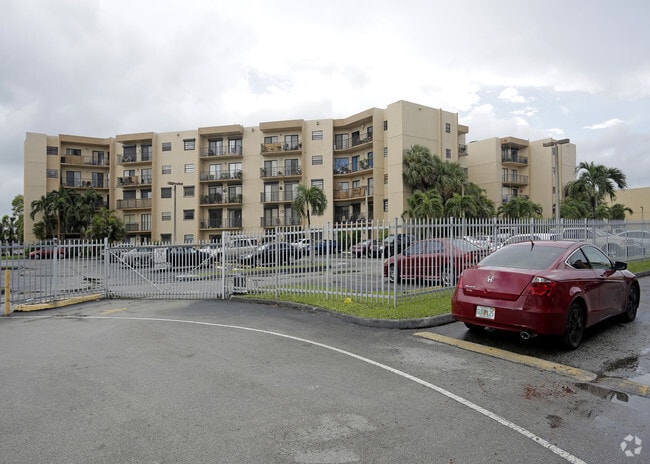 Building Photo - Versailles Plaza Condominium