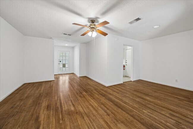 Foto del edificio - 4022 Woodcraft St