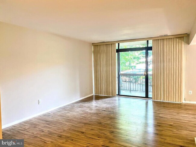 Foto del edificio - 1646 Parkcrest Cir