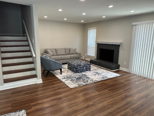 Building Photo - 152 Belmonte Dr SW