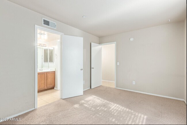 Foto del edificio - 900 S 94th St