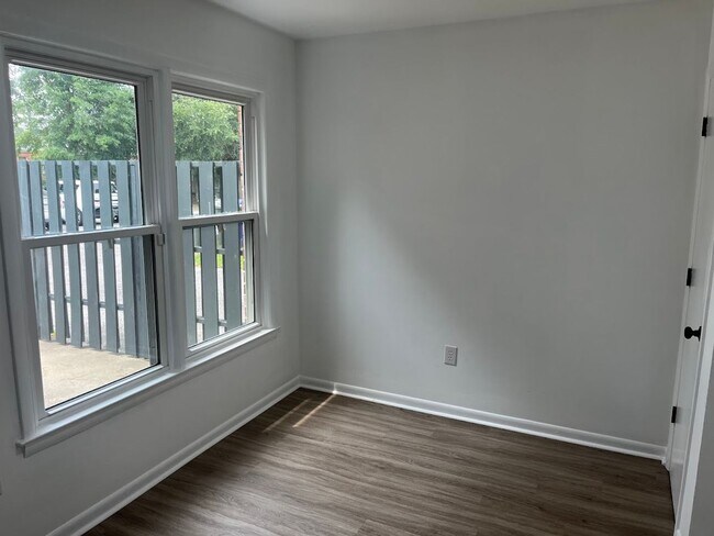 Foto del edificio - Available now. Water Included! Great 2BR/1...