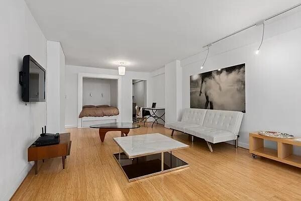Foto del edificio - 142 E 16th St