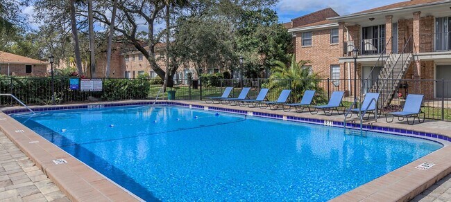 Foto del edificio - 10605 N 56th St