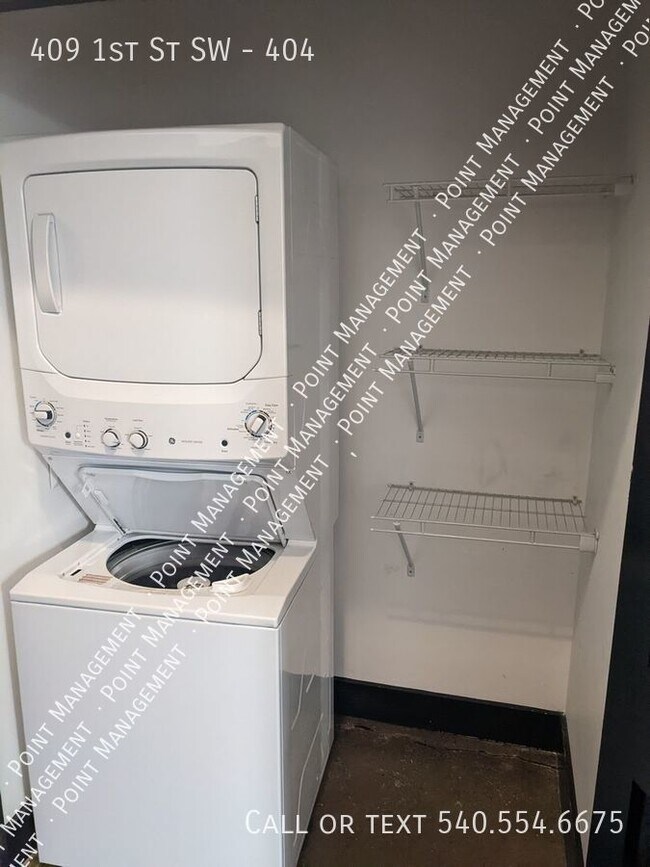 Foto del edificio - Studio Apartment Above Sidecar Restaurant!