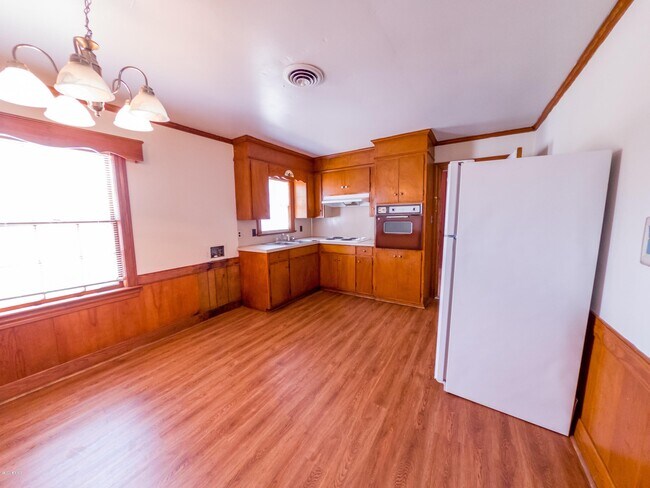 Building Photo - 4741 Hathaway St