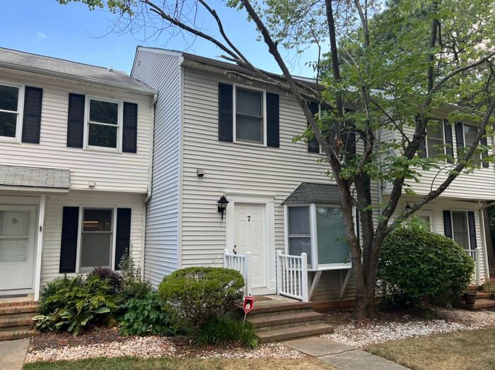 Primary Photo - Great Townhouse Near Duke AVAILABLE NOW!