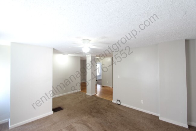 Building Photo - 3 Bedroom 2 Bath - New On The Market!