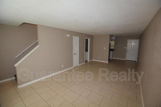Building Photo - 812 Plum St
