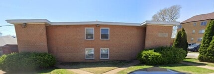 Building Photo - 4770 Kings Dr