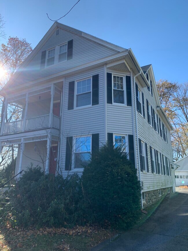 Building Photo - 468 Massasoit Rd