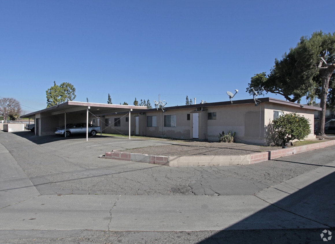 Foto del edificio - 11211 Steele Dr