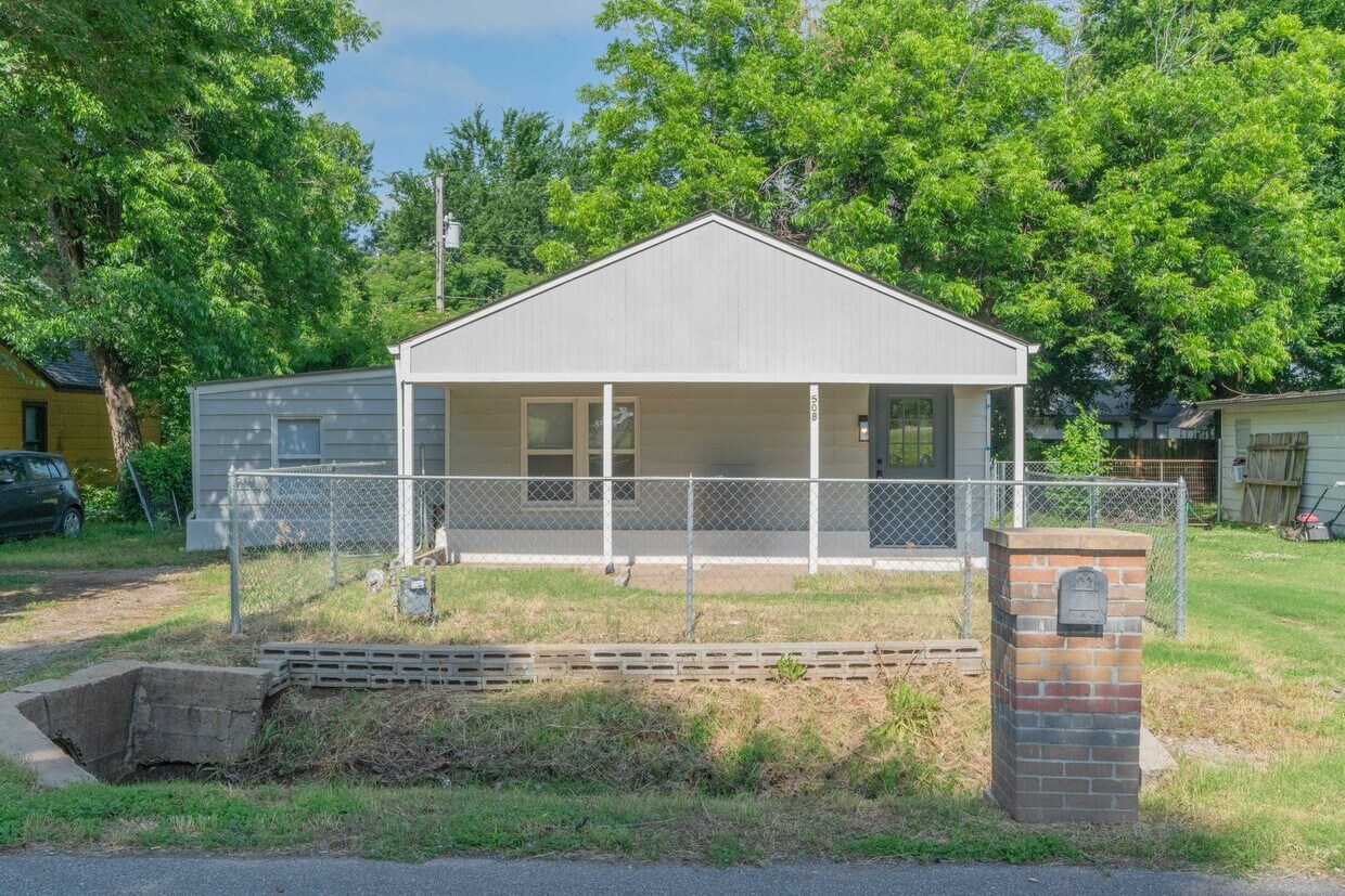 Primary Photo - Updated 2 Bed in El Reno
