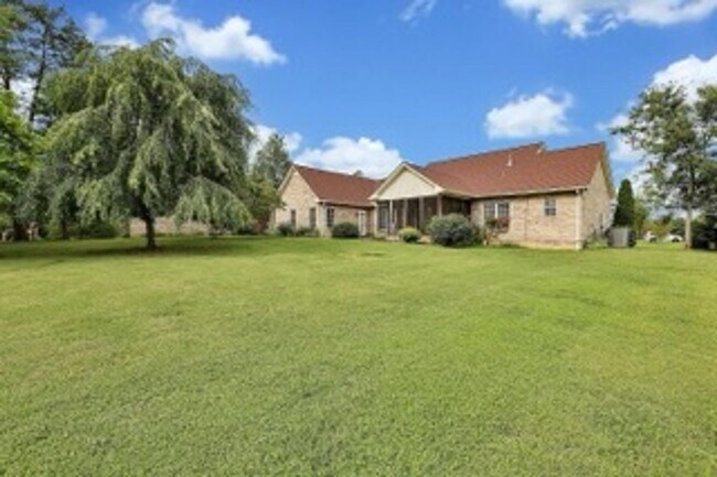 Foto del edificio - FOR LEASE- 3 BEDROOM SINGLE-FAMILY HOME!