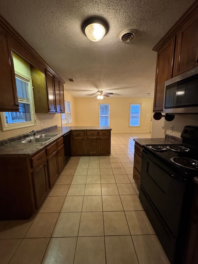 Foto del edificio - 3/1 off of Red Wolf Blvd.  Move In Ready!