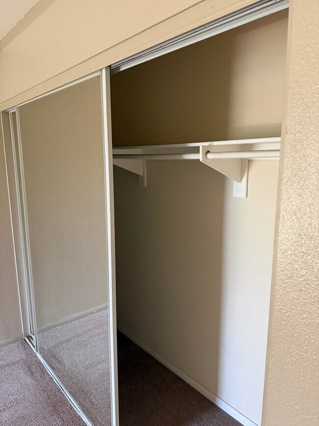 Foto del edificio - 467 Ballantyne St