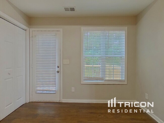 Foto del edificio - 119 Creekwood Dr