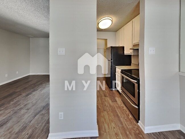 Building Photo - 4502 Gaston Ave Unit 314