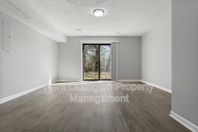 Building Photo - 1649 Foxhaven Dr