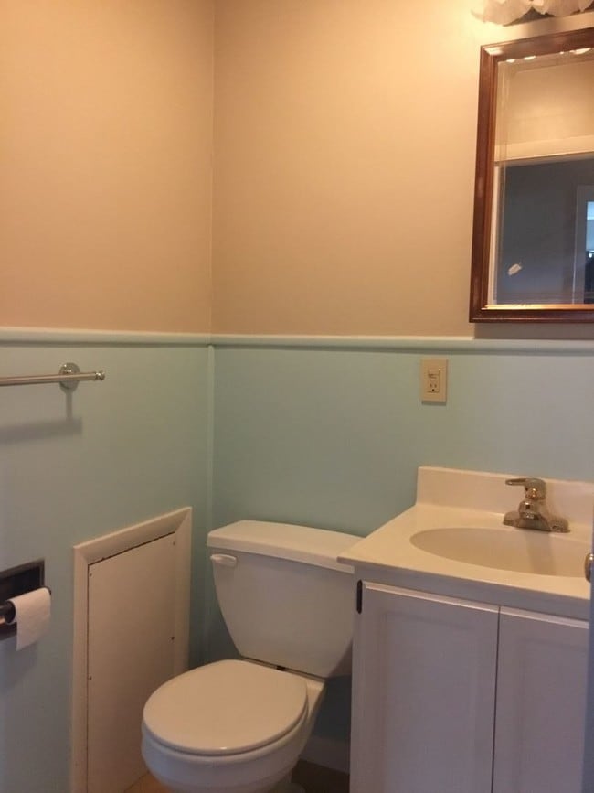 Building Photo - 3 br, 1.5 bath House - 418 HOGESTOWN RD