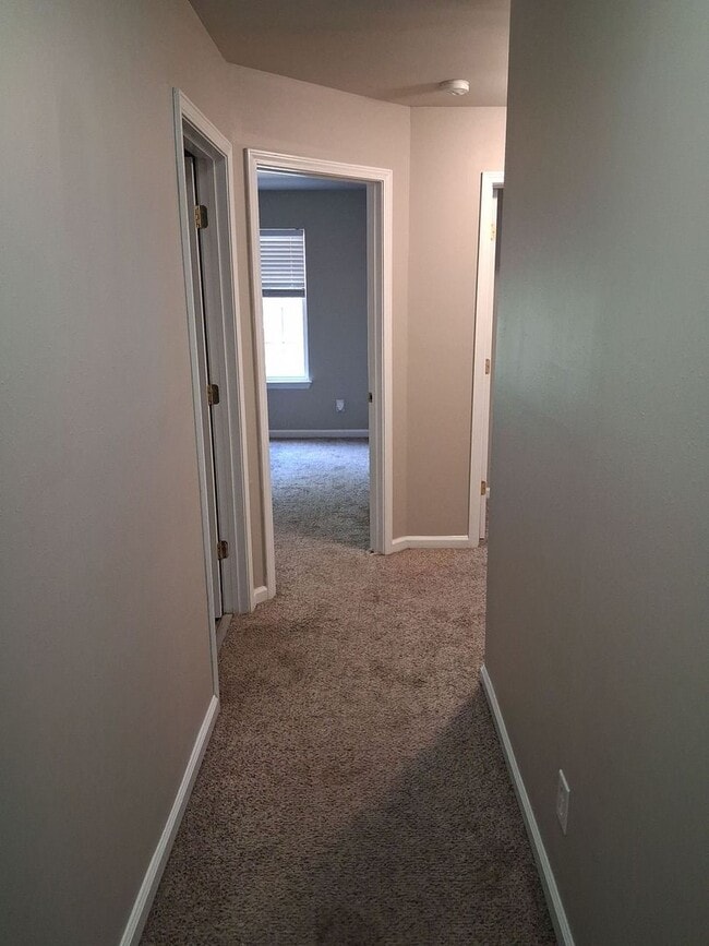 Building Photo - Charming 3-bedroom, 1.5-bath home offering 1,072 square feet