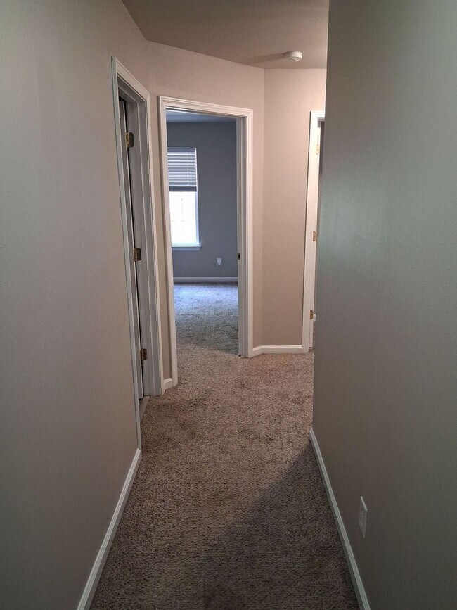 Foto del edificio - Charming 3-bedroom, 1.5-bath home offering 1,072 square feet