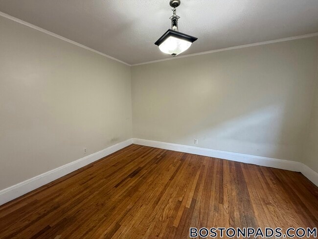 Building Photo - 349 Pleasant St