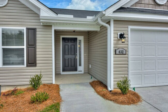 Foto del edificio - 457 Amesbury Dr