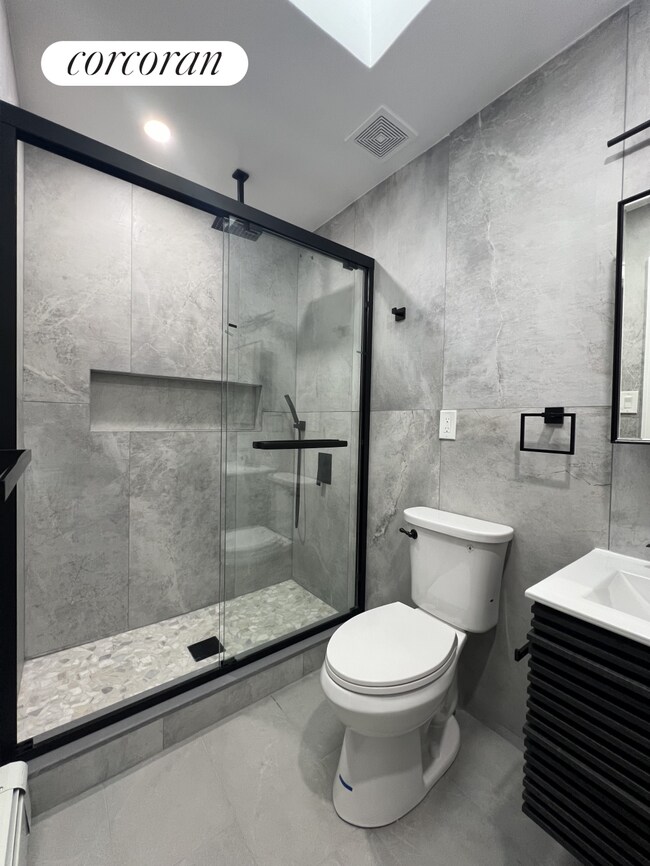 Foto del edificio - 59-90-90 58th Ave