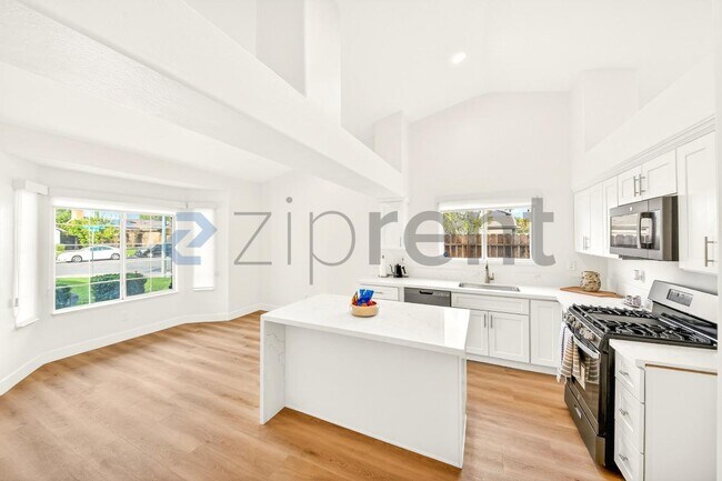 Foto del edificio - 5603 Pine Canyon Dr