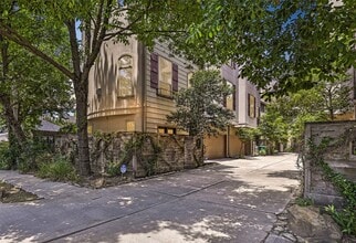 Building Photo - 5014 Schuler St