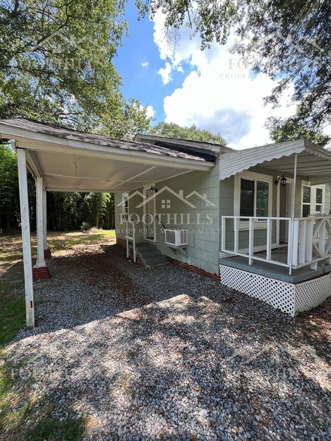 Building Photo - Affordable 3 Bedroom Home Near Hwy 28 with...