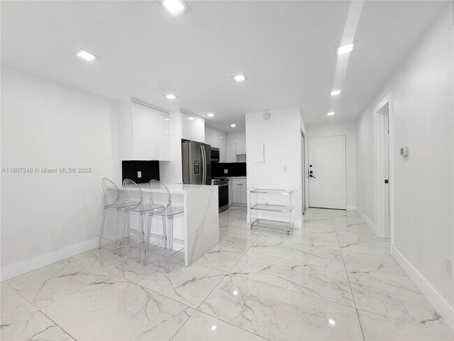 Foto del edificio - 1650 NE 115th St