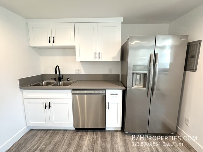 Building Photo - Fully Renovated Studio In Prime Echo Park